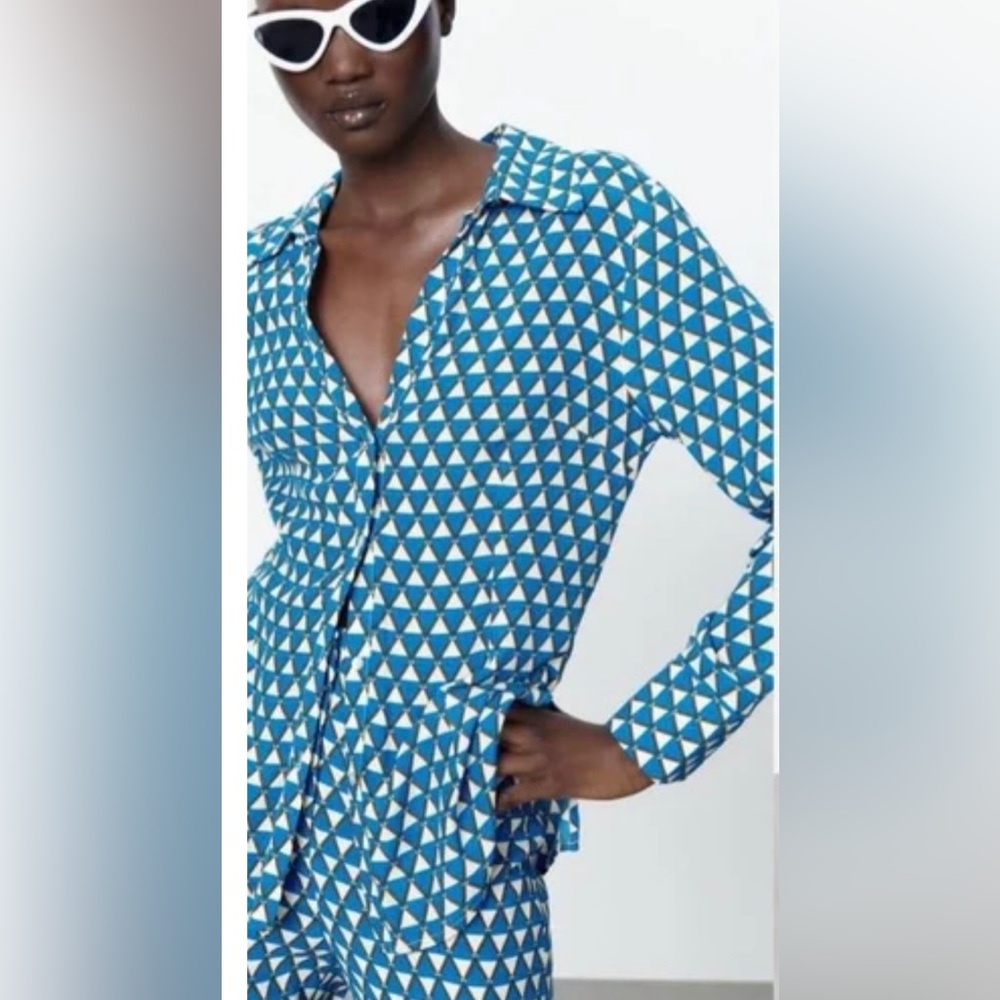Zara Long Collar Shirt Blue Print Button up 100% Viscose Side Vents Size L